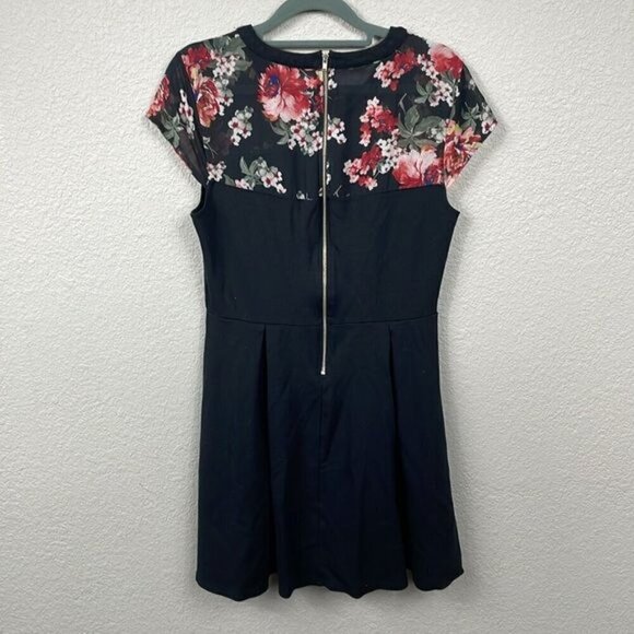 OOTD Black Floral Fit Flare Mini Dress Short Sleeve Sz L - Picture 3 of 12